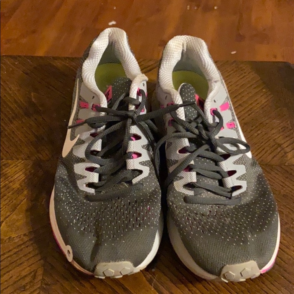 Grey and pink size 9.5 Nike tennis shoes